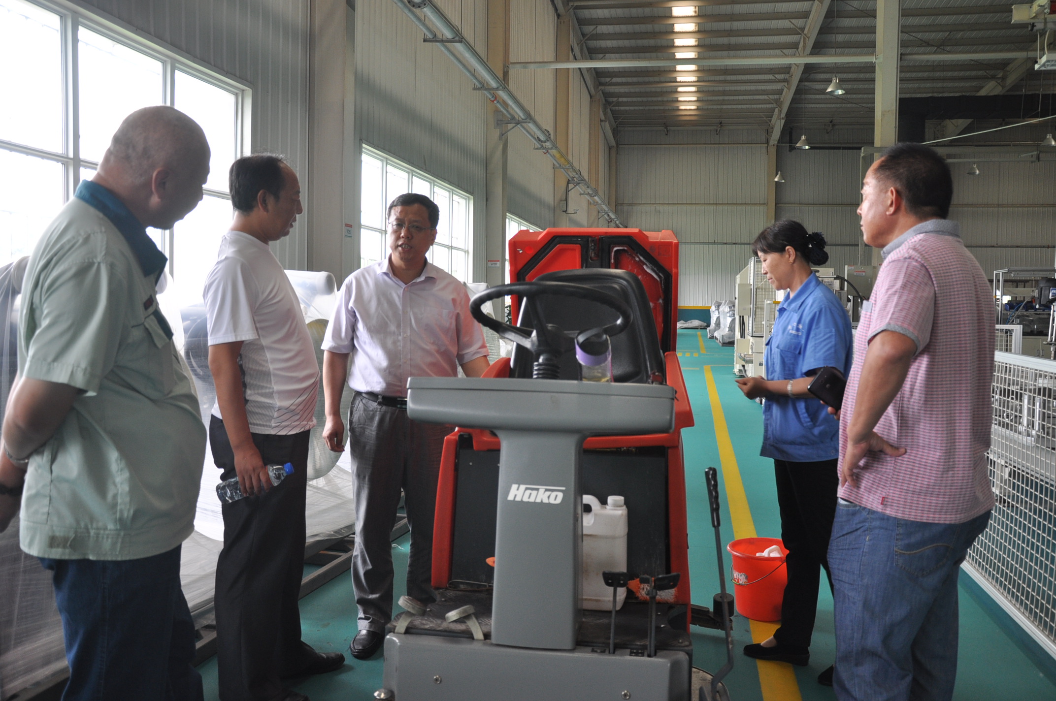 用心去做，快樂(lè )服務(wù)，提服務(wù)水平<br/>攜手共進(jìn)，不斷創(chuàng  )新，筑連心品牌