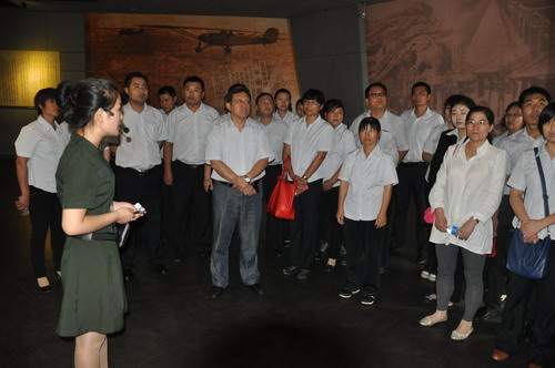 踐行群眾路線(xiàn)  參觀(guān)臺兒莊大戰紀念館